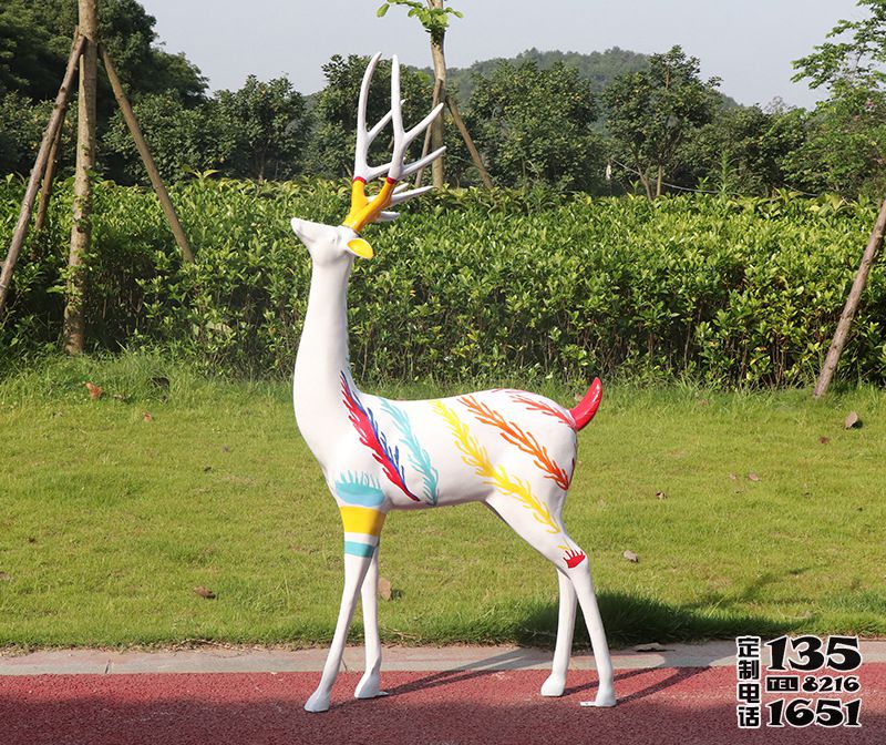 公園街道創(chuàng)意玻璃鋼彩繪大型戶外景觀梅花鹿雕塑